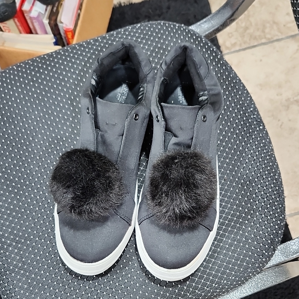 MOSSIMO SUPPLY CO. BLACK SLIP ON SNEAKERS